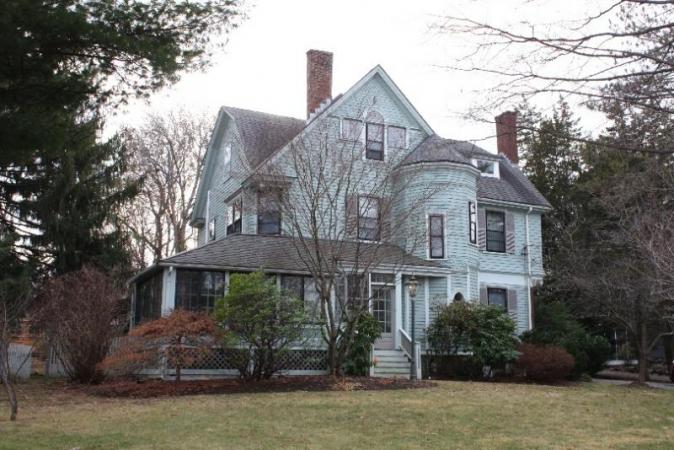 M. Abbott Frazar House at 35 Cedar Road